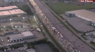 5.18.22_ACCIDENTNEWS_18-Wheeler Hits I-10 Bridge at Wayside_Photo