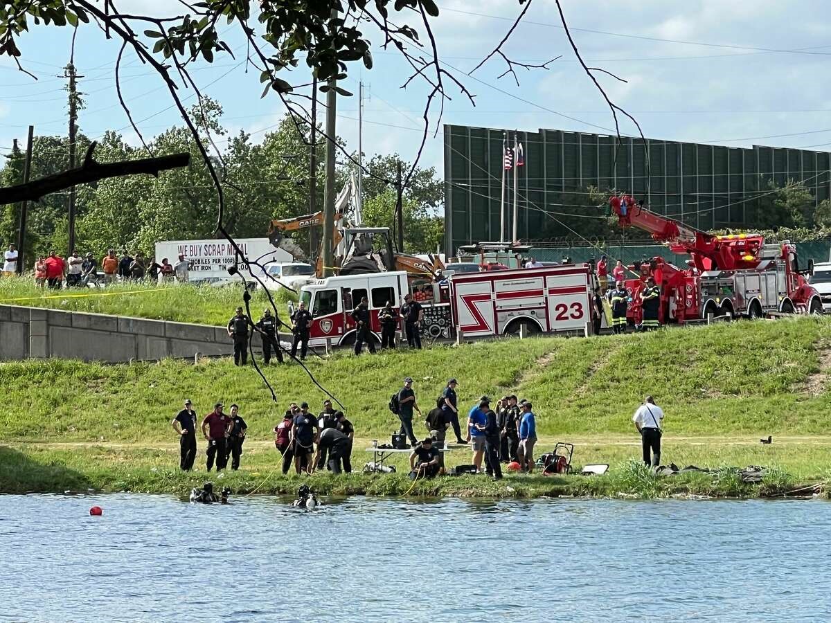 6.9.22_ACCIDENTNEWS_Brays Bayou Crash Leaves One Teen Dead_Photo